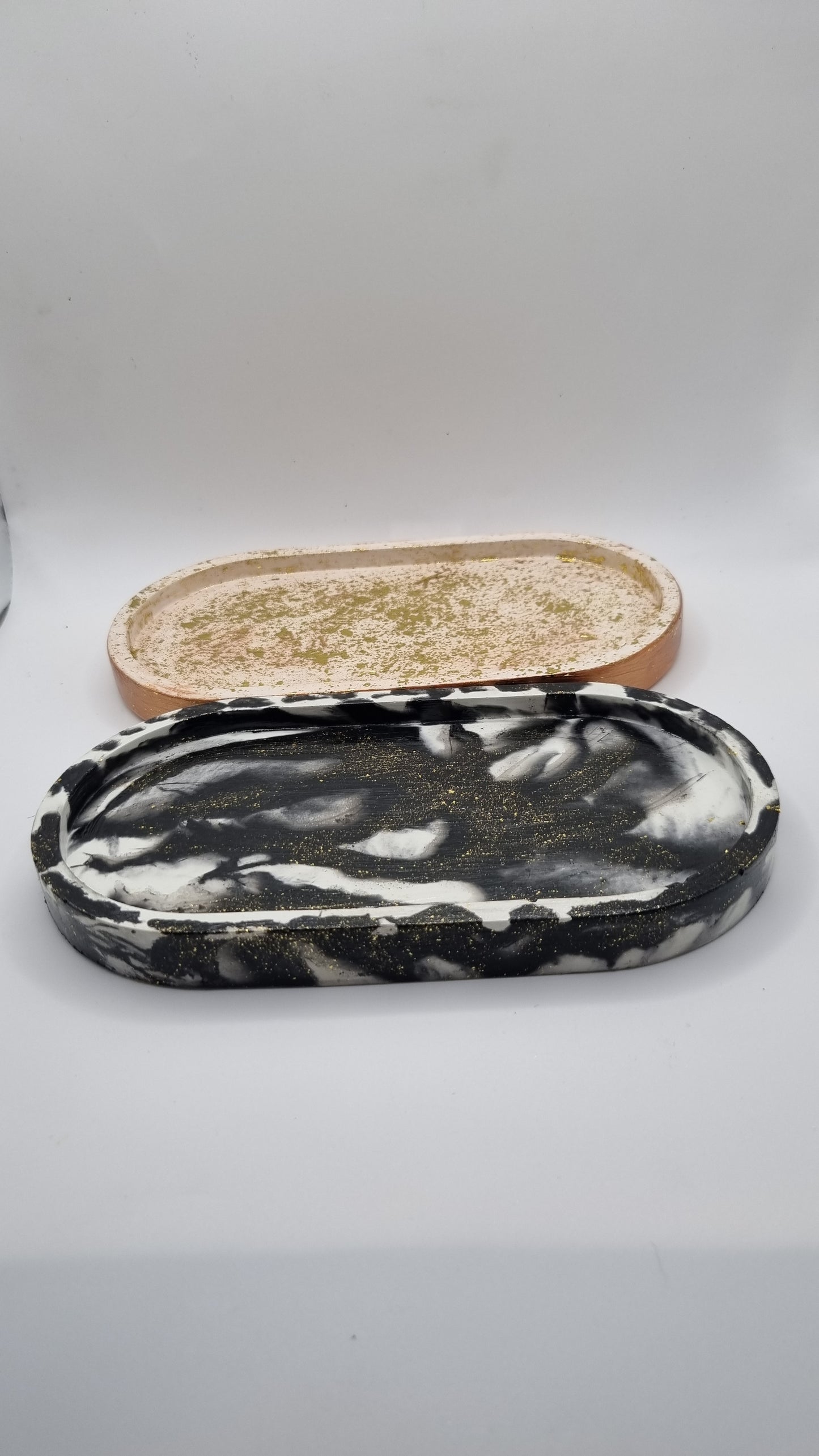 Handmade jesmonite addiction tray jewellery, pencil,pen, key, makeup brush beautiful pearl white color gold plated colour