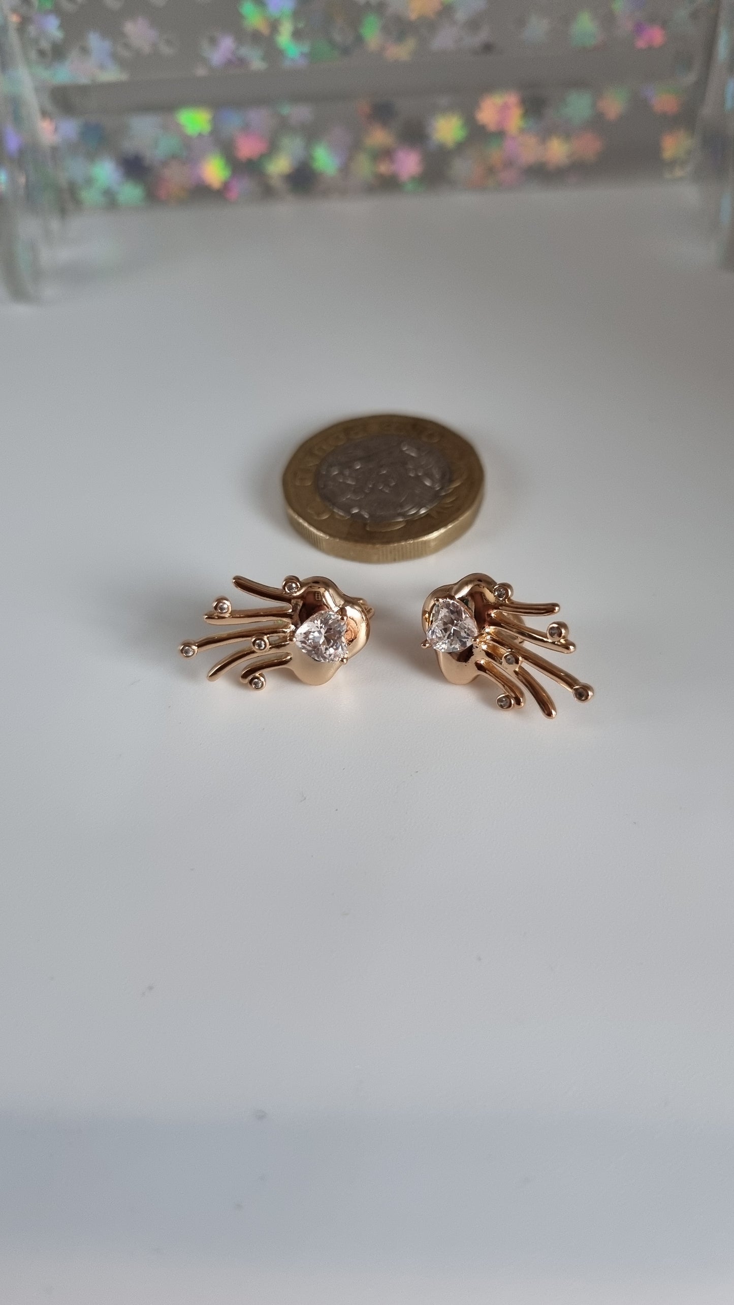 18kr.gold plated earrings with zircon stone white heart